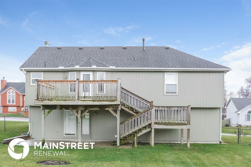 Building Photo - 1702 Briarwood Ln