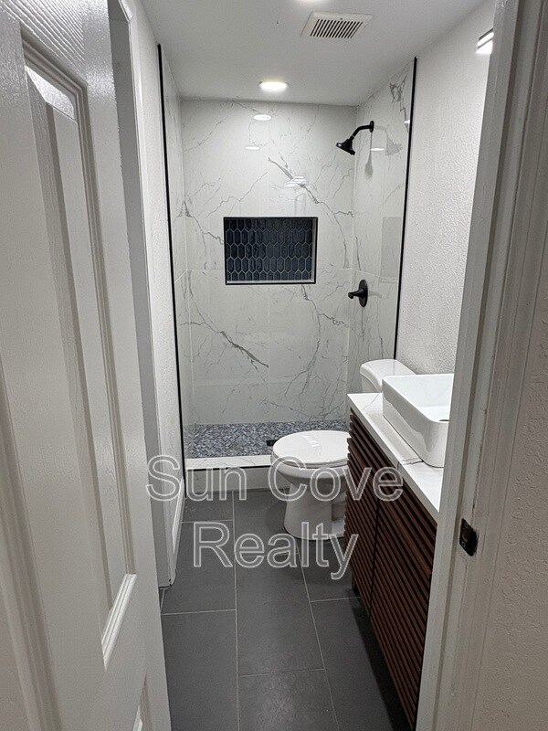 Building Photo - 807 E Genesee St