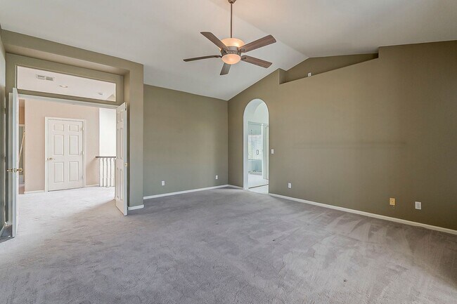 Building Photo - Welcome to your private Oasis!!