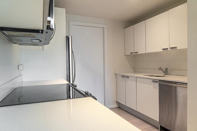 Building Photo - 1 Earhart St