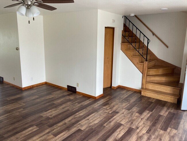 Building Photo - Eastridge Apartments