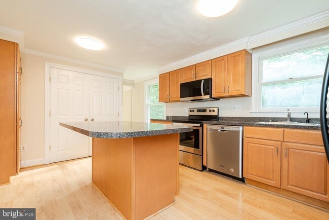 Building Photo - 60 Killdeer Ave