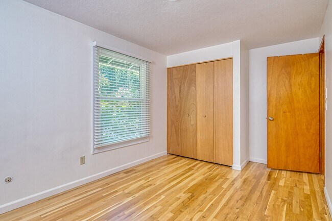 Building Photo - Charming 3 Bed/1 Bath Ranch with Bonus Room