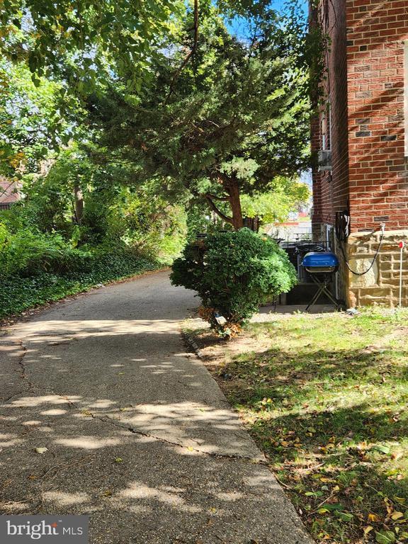 Building Photo - 6651 Claridge St