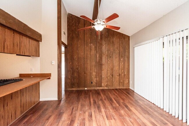 Building Photo - 4973-4975 Summerwood Circle