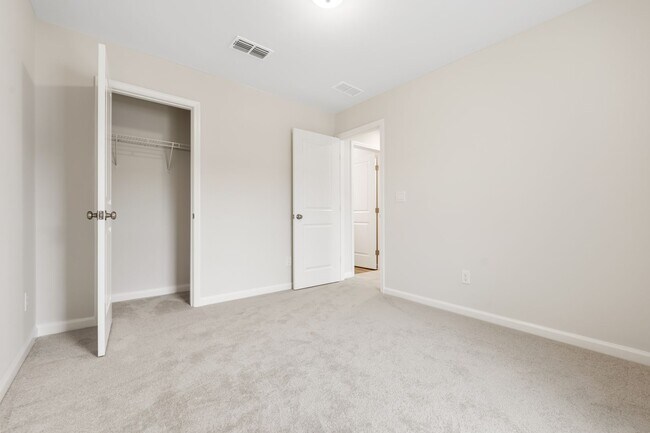 Building Photo - Prime Location! Brand New 3 Bed Townhome