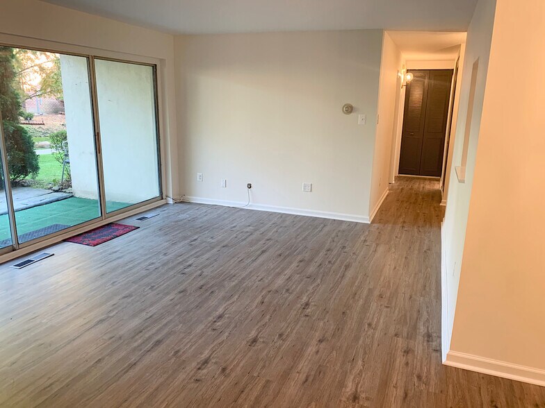 Building Photo - 156 Drummers Ln