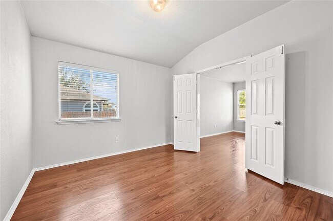 Building Photo - 267 Waterloo Dr