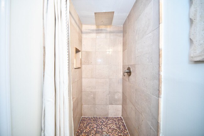 Building Photo - Modern Comfort Meets Everyday Convenience in this Stunning Forest Hill Townhome with 3 Beds & 3.5...