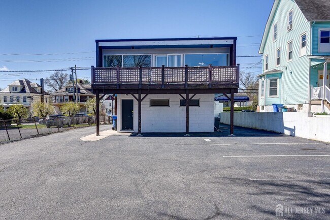 Building Photo - 167 N Main St