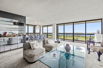 Building Photo - 1900 Consulate Pl