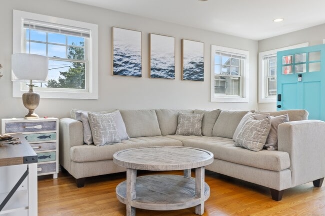 Building Photo - 176 Shore Rd