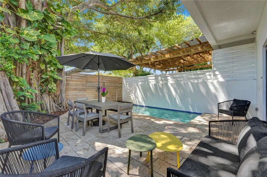 Building Photo - 3465 SW 3rd Ave