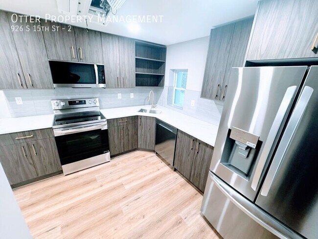 Building Photo - 926 S 15th St