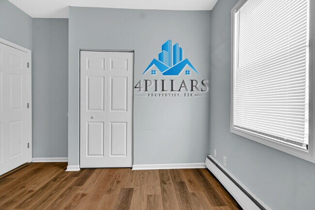 Building Photo - "Charming 2-Bedroom Haven in East Chicago - Spacious 750 Sq Ft Gem!"