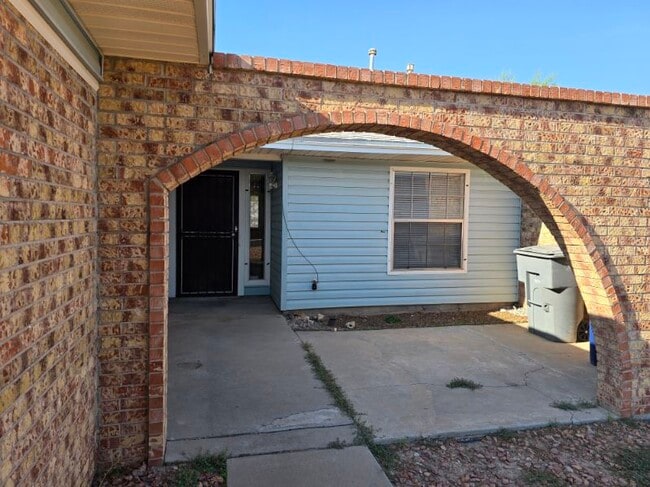 Building Photo - 3540 Breckenridge Dr