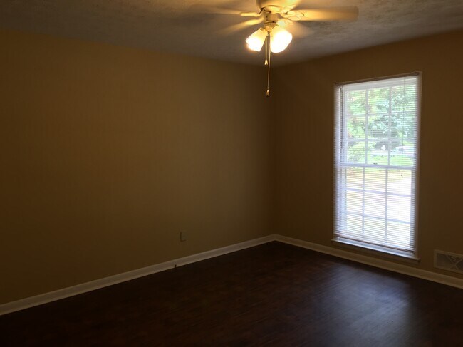 Building Photo - 1207 Fair Rd