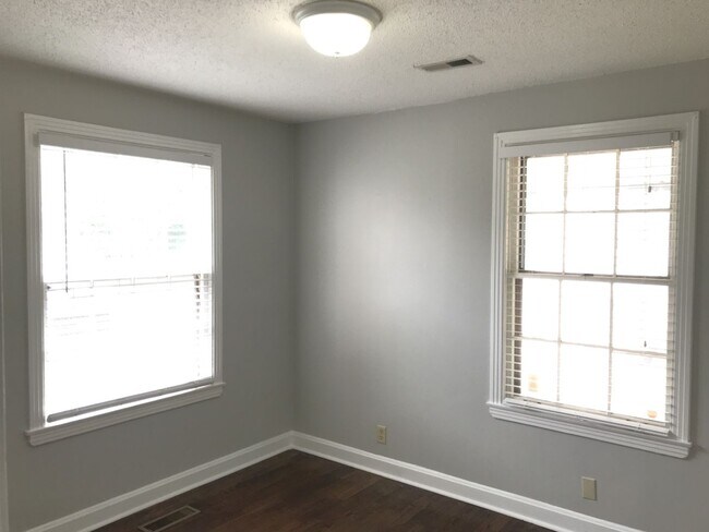Building Photo - 3-Bedroom 2-Bath Home in Prime West Nashvi...