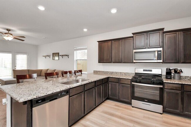 Building Photo - 424 Maple Fawn Dr