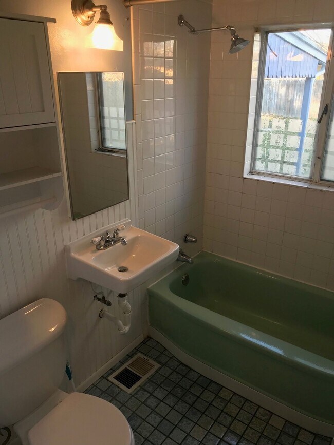 Building Photo - 2BR/1BA in University Hills with Huge Yard...