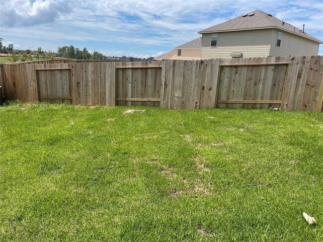 Building Photo - 440 Jewett Meadow Dr