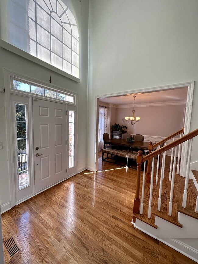 Building Photo - 562 Honeydew Ln SW