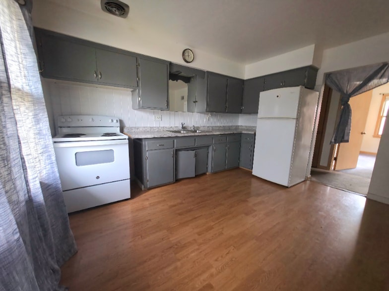 Building Photo - 2866 S 58th St