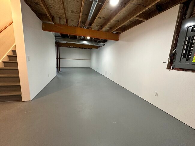 Building Photo - 1620 Spinaker Dr