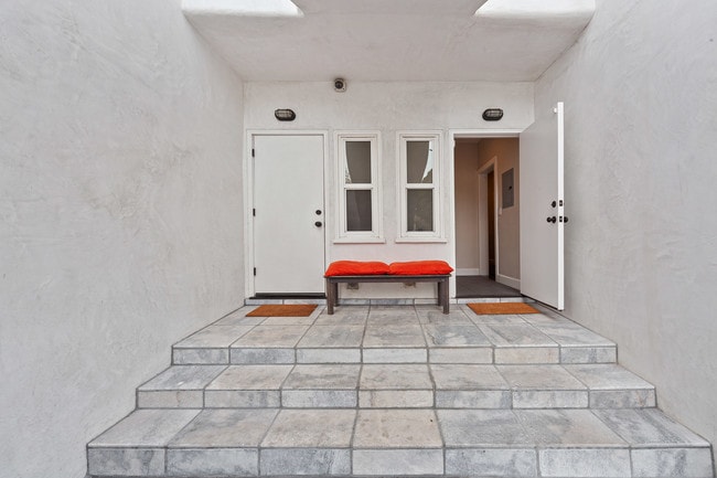 Rear Entrance - 1120 Poinsettia Dr