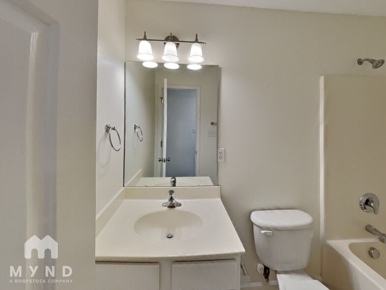 Building Photo - 106 Walford Park