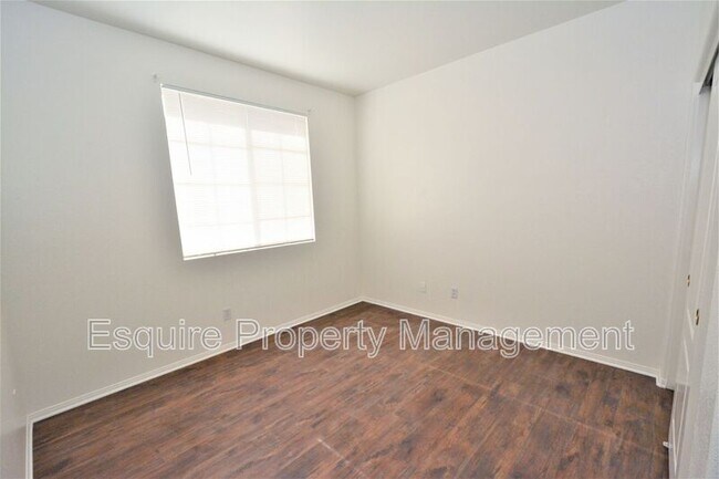 Building Photo - 2861 Golf Villa Way