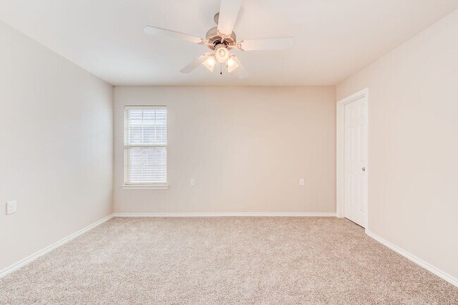 Building Photo - Spacious 4-Bedroom Gem in North Lubbock