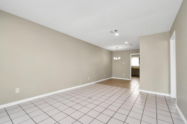 Building Photo - 1736 Crestdale Dr