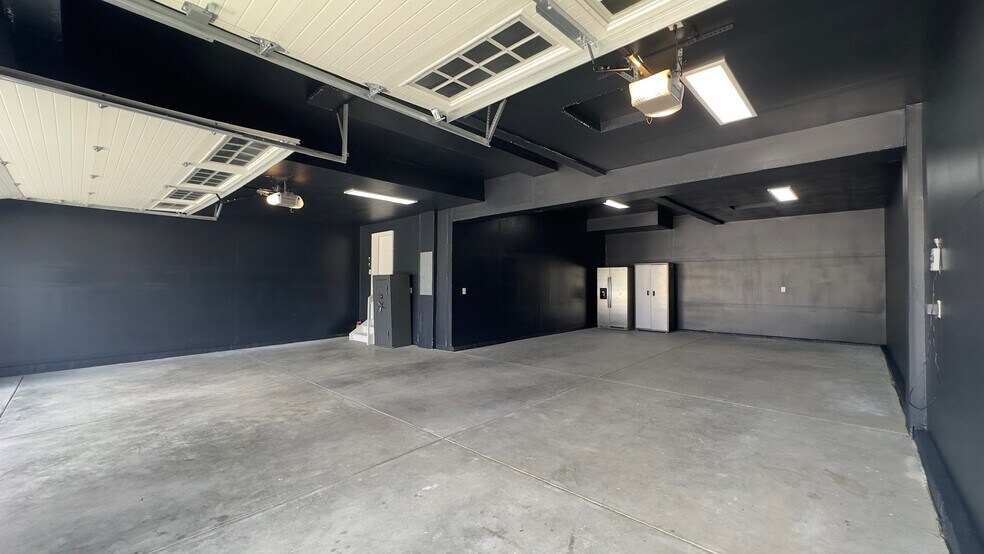 Building Photo - 965 Mouflon Dr