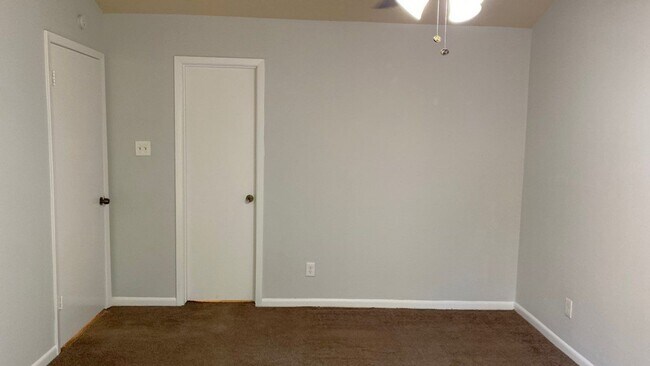 Building Photo - 11231 Glenforest Dr