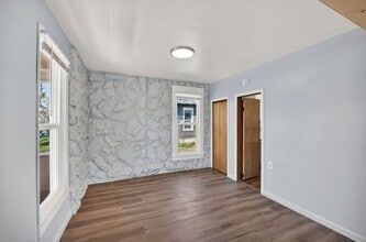 Building Photo - Charming& Updated Northeast Home!