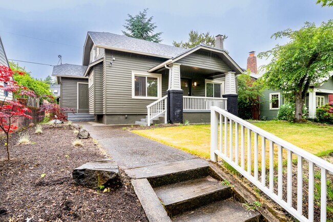 Building Photo - 6389 N Commercial Ave