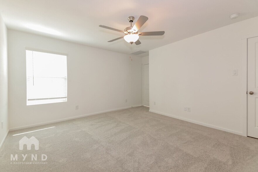 Building Photo - 2725 Mistwood Dr