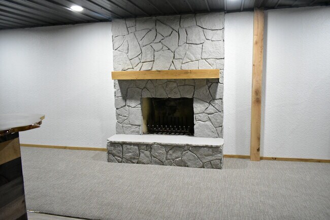 Building Photo - 1208 Oak St N