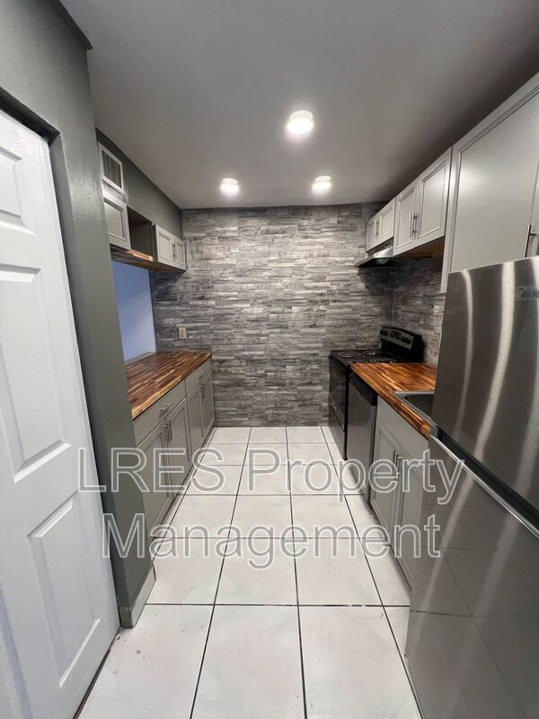 Building Photo - 5151 Picadilly Circus Ct