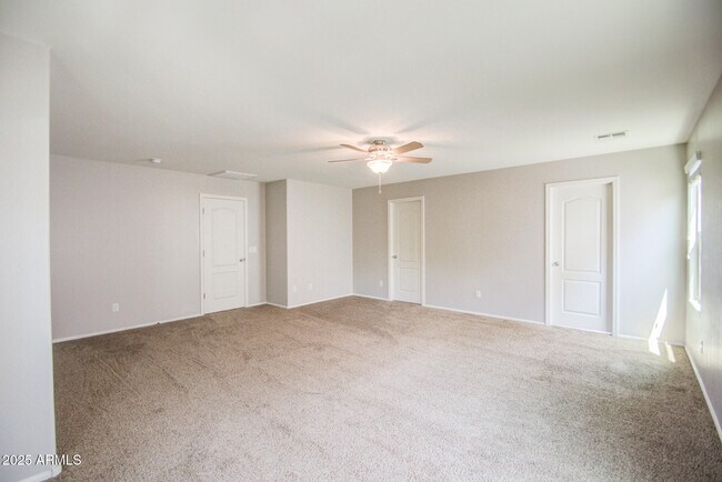 Building Photo - 4068 E Devon Dr