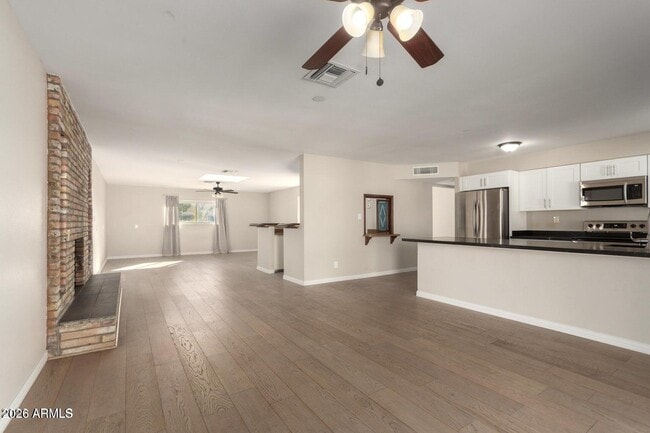 Building Photo - 1874 E Geneva Dr