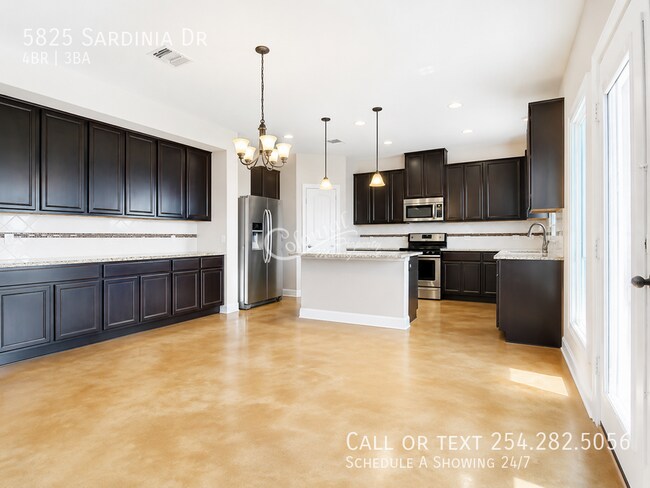 Building Photo - 5825 Sardinia Dr