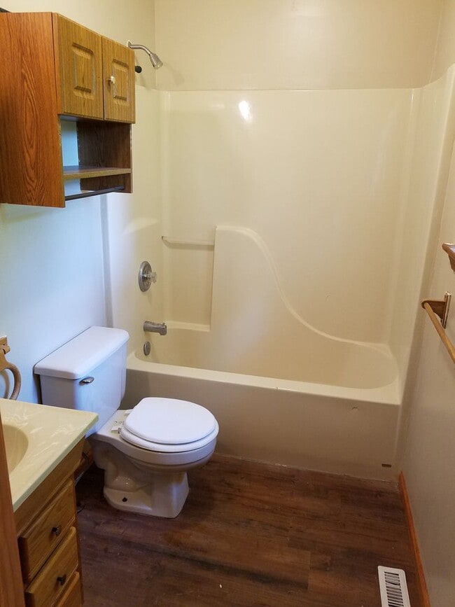 Building Photo - 4 bd, 3 ba house, NW Columbia, quick access to Stadium/I-70, screened porch