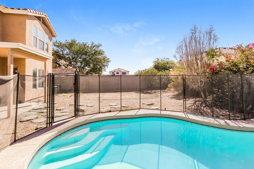 Building Photo - 4614 N 92nd Ln