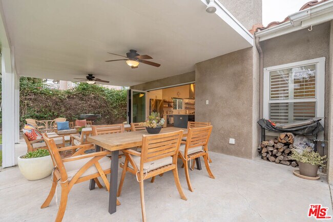 Building Photo - 1220 Dincara Rd