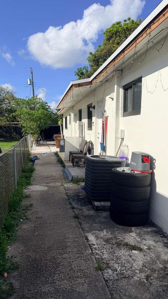 Building Photo - 673 W 30th St