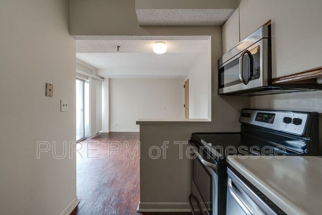 Building Photo - 900 19th Ave S