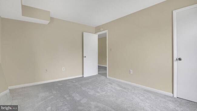 Building Photo - 9653 White Acre Rd