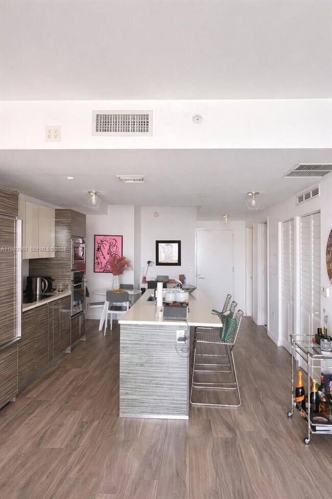 Building Photo - 460 NE 28th St